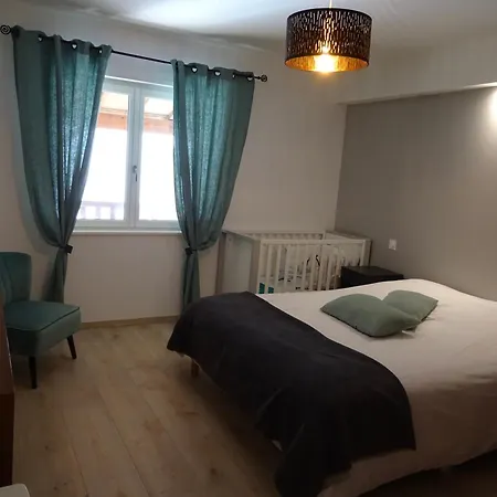 度假居 La Maison Du Tour De *